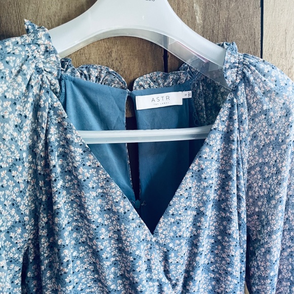 Revolve ASTR Tiered Ruffle Floral Mini Dress  Romantic Prairie Cottagecore S - Picture 5 of 16